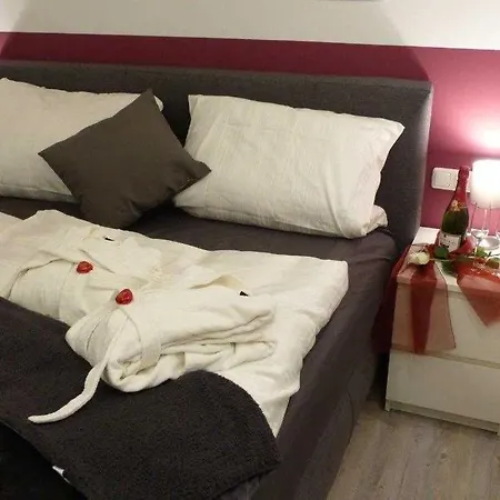 4 Sterne Schlossblick Sauna Pool Whirlpool Pri Apartment *