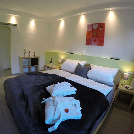 Apartment 4 Sterne Schlossblick Sauna Pool Whirlpool Pri Braunfels