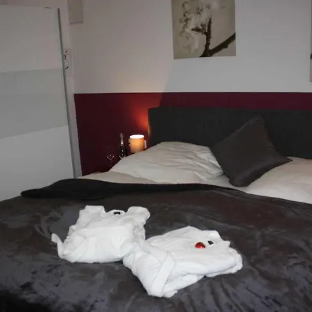 아파트 4 Sterne Schlossblick Sauna Pool Whirlpool Pri *